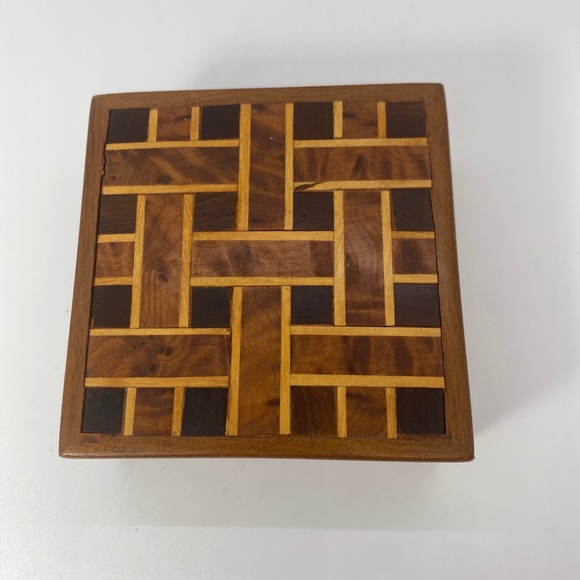 Vintage burl walnut wood trinket 3,5 inch by 3,5 inch #337 - Picture 5 of 6